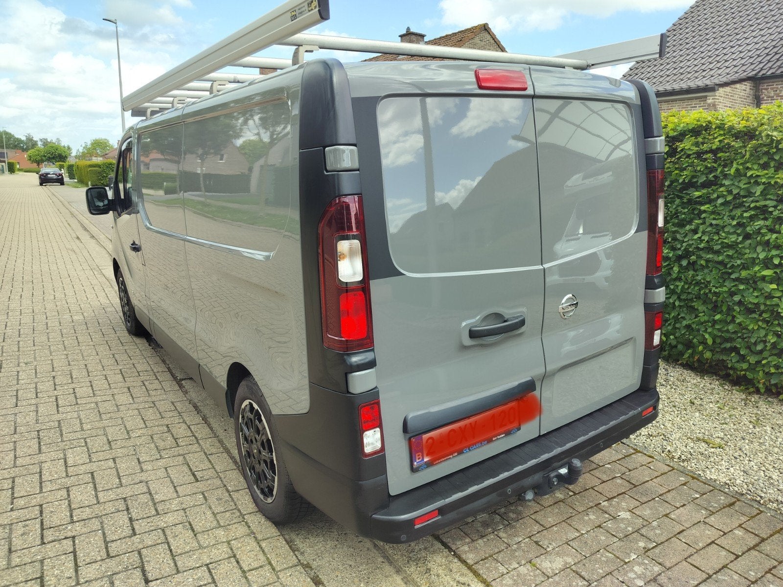 Nissan NV 300, Autos, Argent ou Gris, Euro 6, Boîte manuelle, Noir