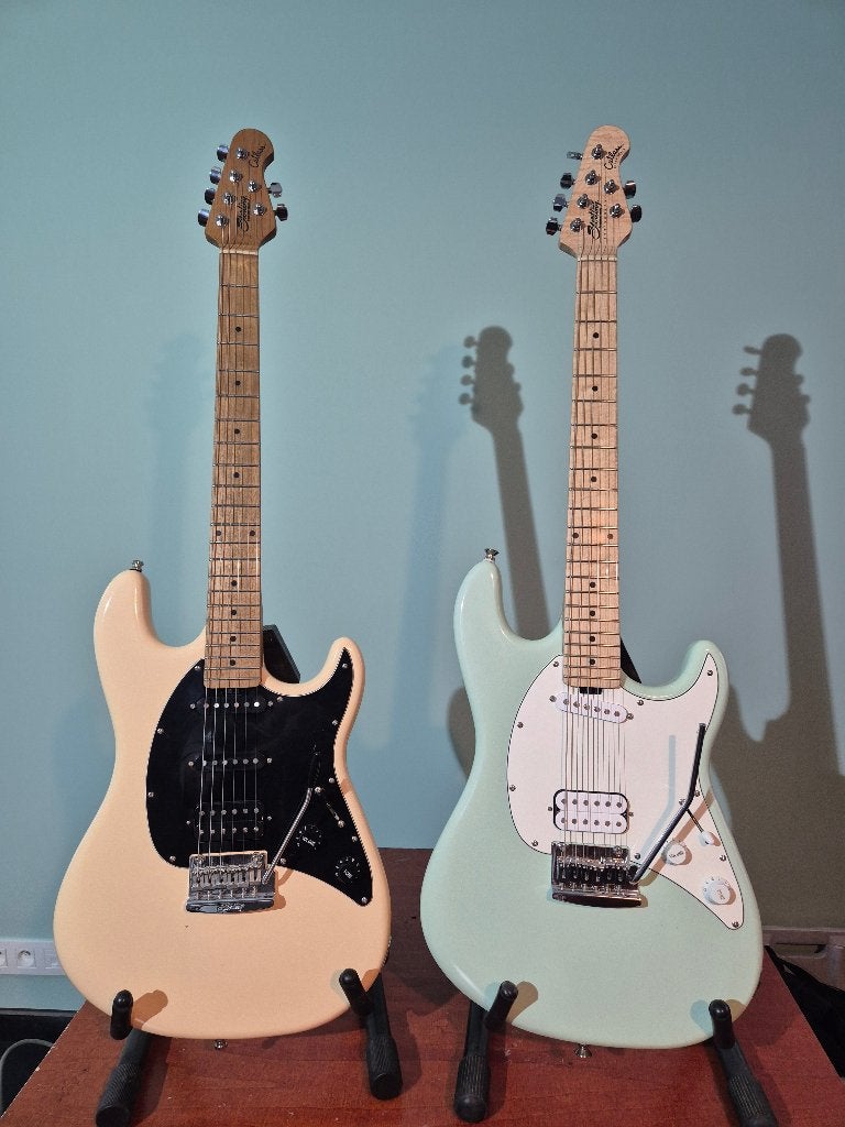 2 Guitares Sterling by Music Man Cutlass, Musique & Instruments, Enlèvement ou Envoi, Comme neuf, Solid body, Autres marques