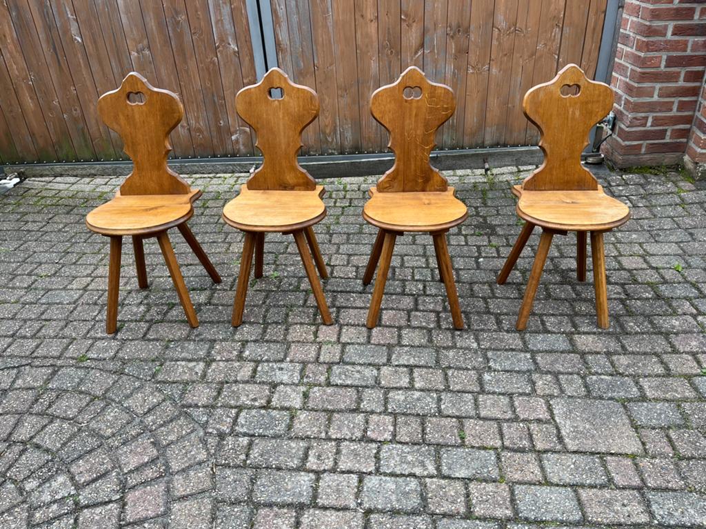 4 vintage oude houten Stoelen 70er jaren Alpen Style, Ophalen, Zo goed als nieuw