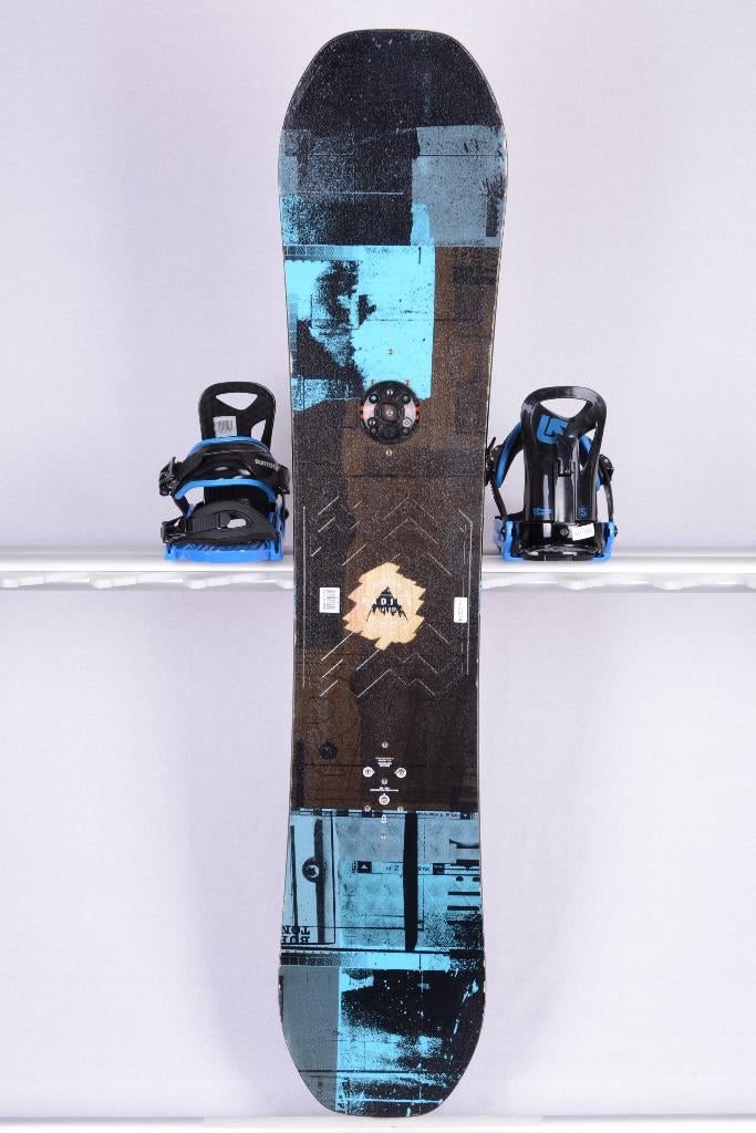 140 snowboard BURTON RADIUS 2020, black/blue, Sport en Fitness, Snowboarden, Gebruikt, Bindingen, Ophalen of Verzenden
