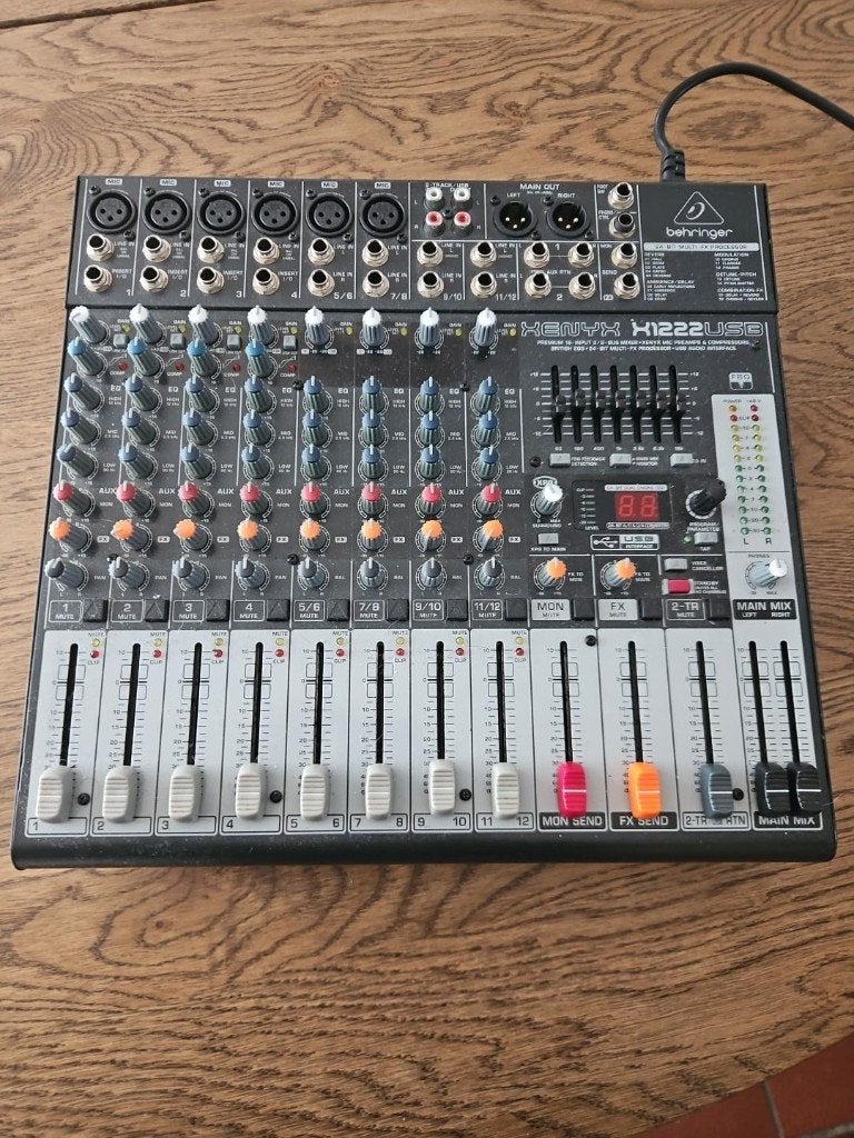 Mengtafel, Ophalen, Gebruikt, 10 tot 20 kanalen, Microfooningang