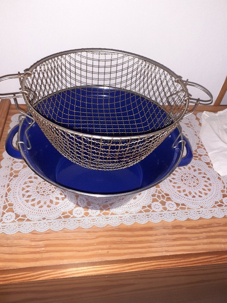 Casserole en émail + panier vintage, Maison & Meubles, Cuisine | Casseroles & Poêles, Avec couvercle, Comme neuf, Enlèvement, Émail