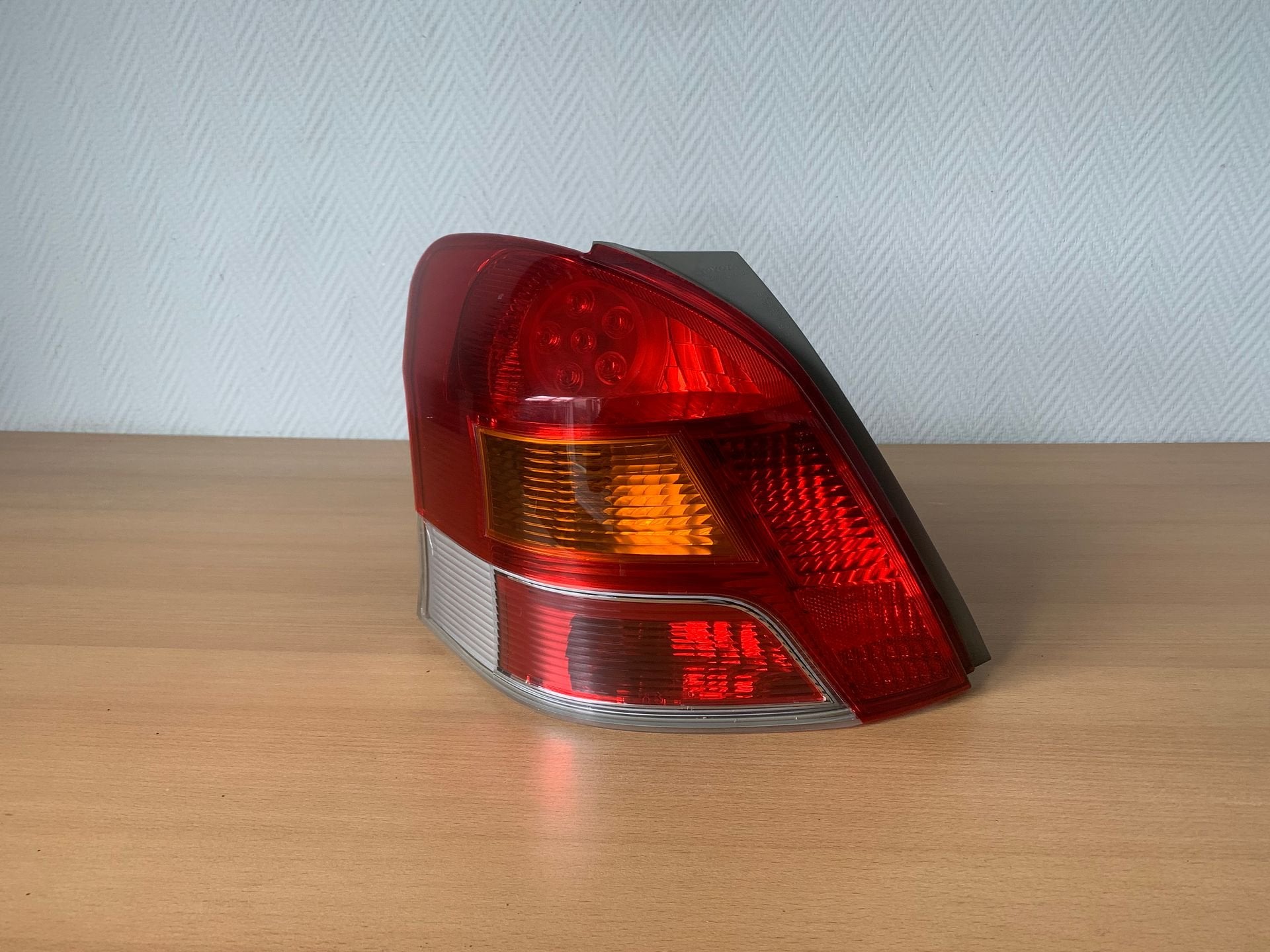 achterlicht links toyota yaris II 2009 tot 2014 5x LED  , Gebruikt, -, -, Ophalen of Verzenden