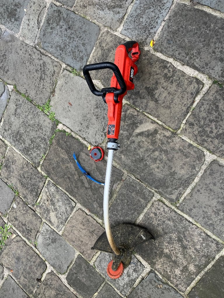 Coupe bordure  B&D, 33cm + accessoires, Électrique, Comme neuf, 30 à 50 cm, Enlèvement