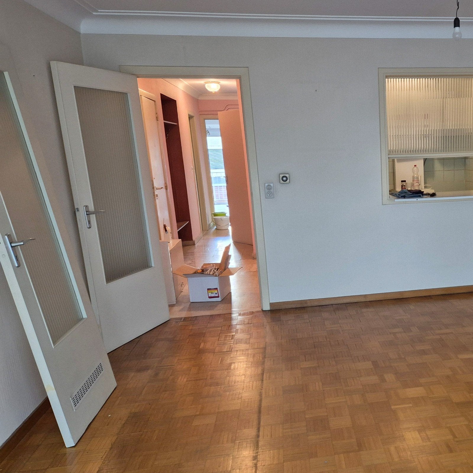 Cannelé glas geribbeld vast binnenraam met luik en 2 deuren, Ophalen