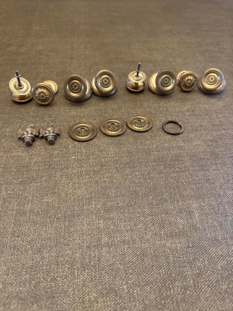 Quincaillerie style Louis XVI, Enlèvement, Comme neuf