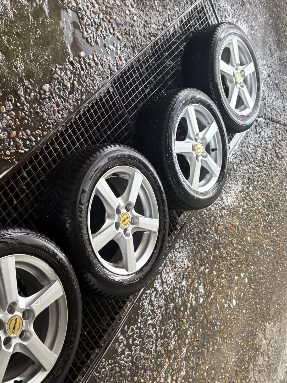 Enzo 16 inch velgen met all-season banden 205/55 R16 – €220, Auto-onderdelen, Ophalen, 16 inch, Band(en)