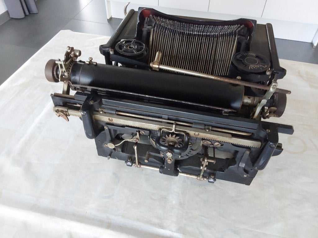 Antieke schrijfmachine Ideal, Ophalen