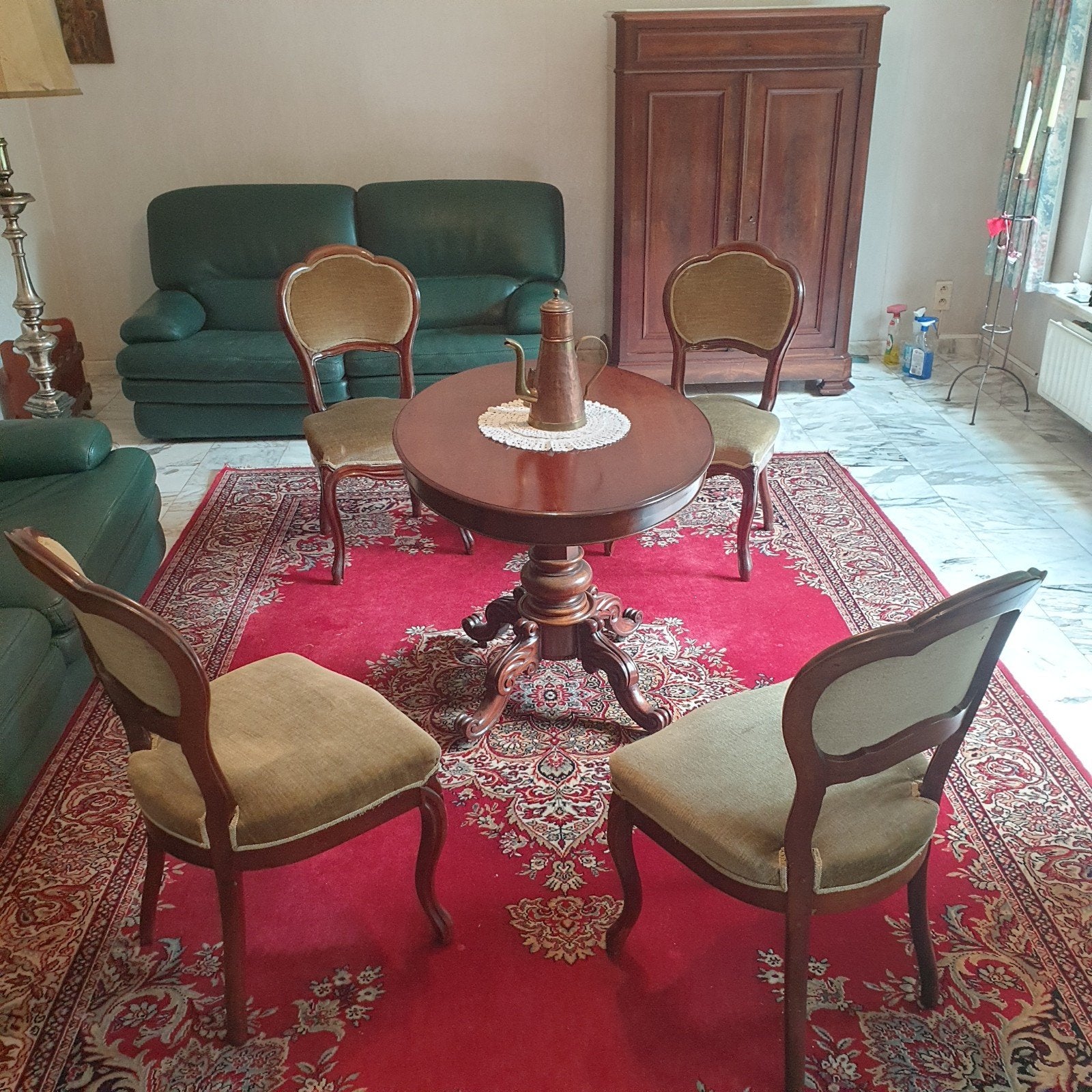 4 chaises anciennes du XIXe siècle, Enlèvement