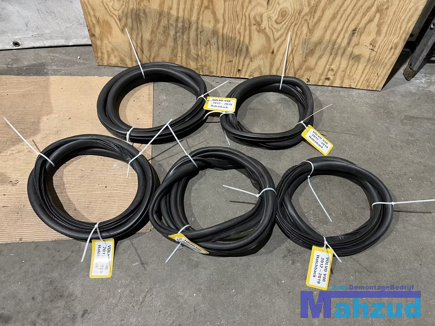 VOLVO V40 hatchback deurrubber kofferbak rubber 2012-2019, Auto-onderdelen, Fabrikant BV, Gebruikt, Info@fabrikant.eu, Fabrikantstraat 1
1000 AA  Amsterdam, NL