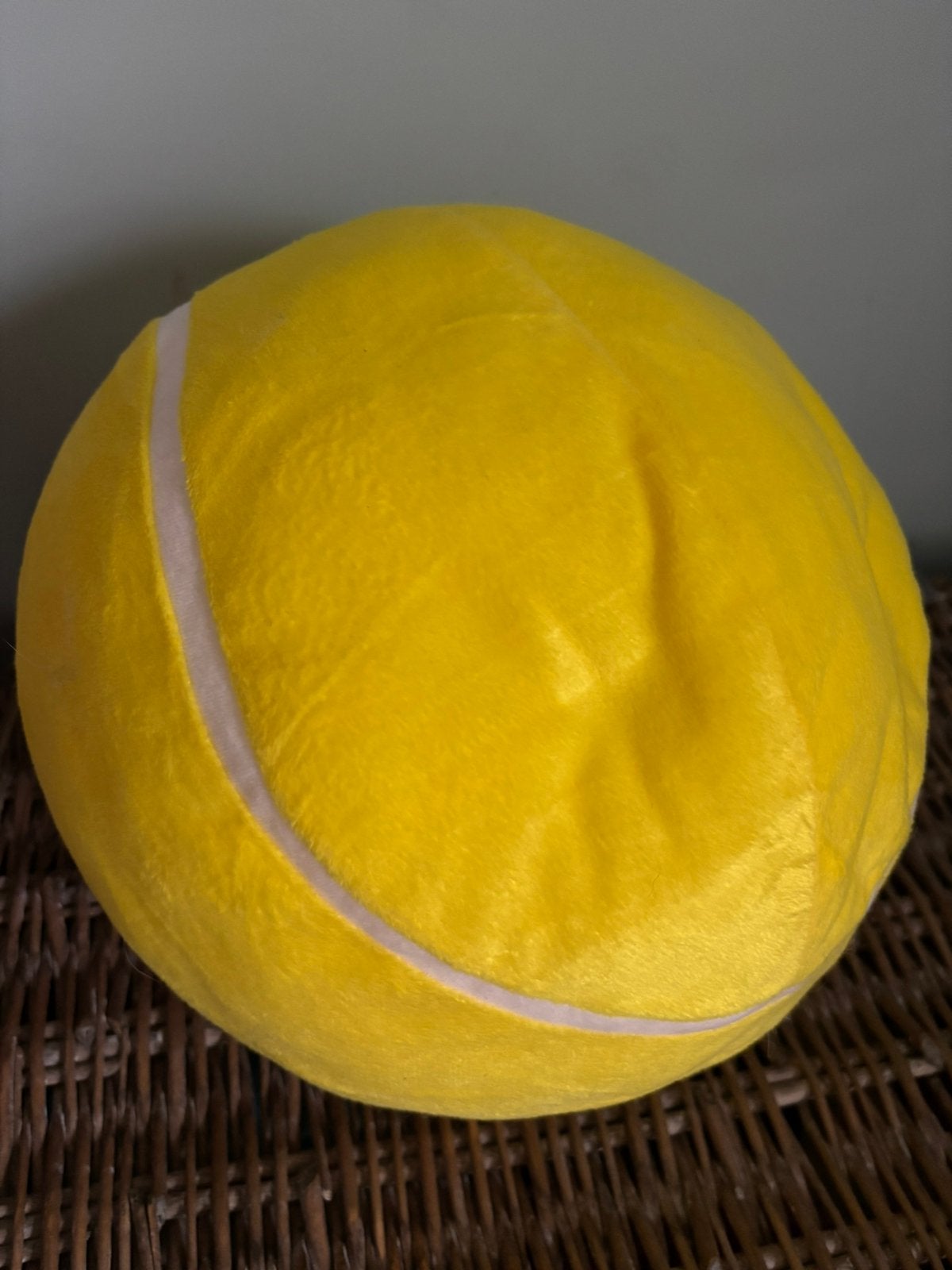Tennisbal pluche groot, Ophalen of Verzenden, Zo goed als nieuw