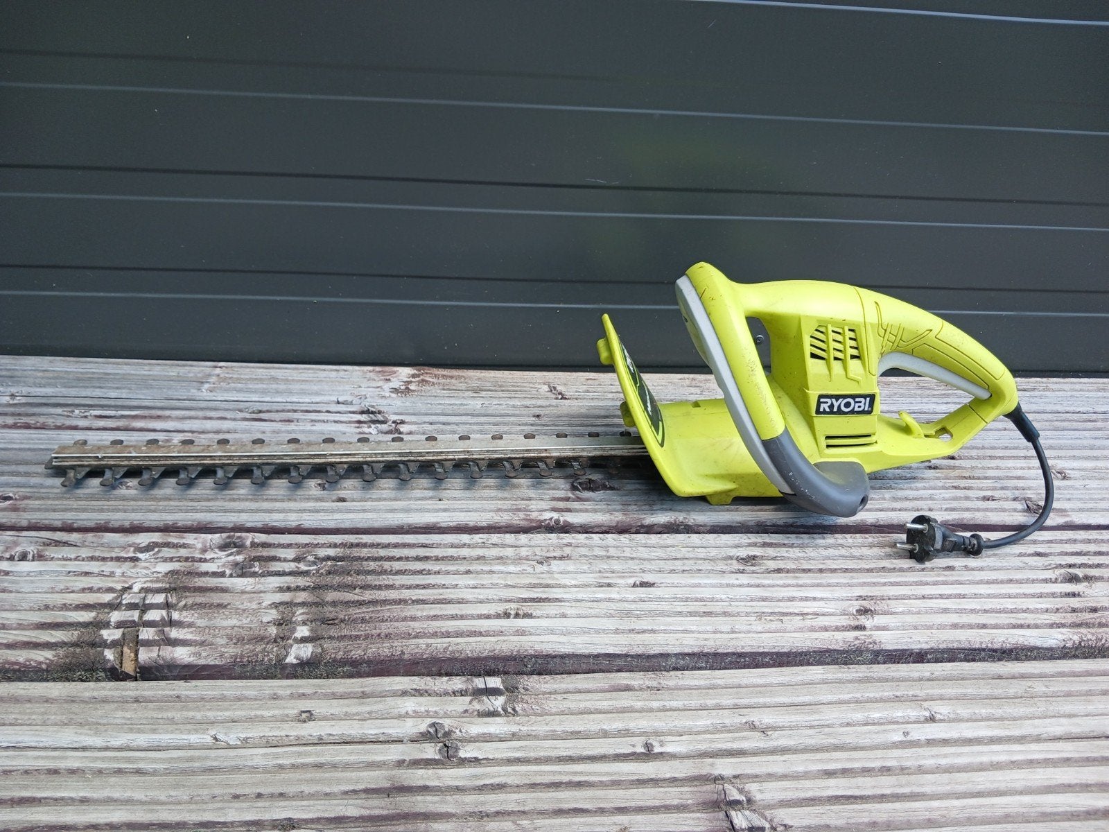 Taille haie de la marque Ryobi,enlèvement région de Durbuy