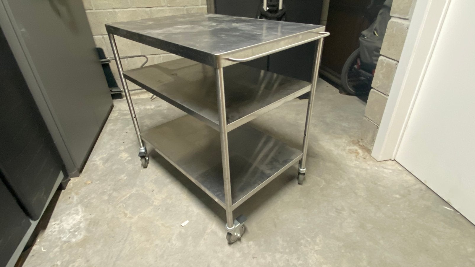 Inox tafel met wielen (ikea), Zakelijke goederen, Ophalen, Gebruikt, Meubilair