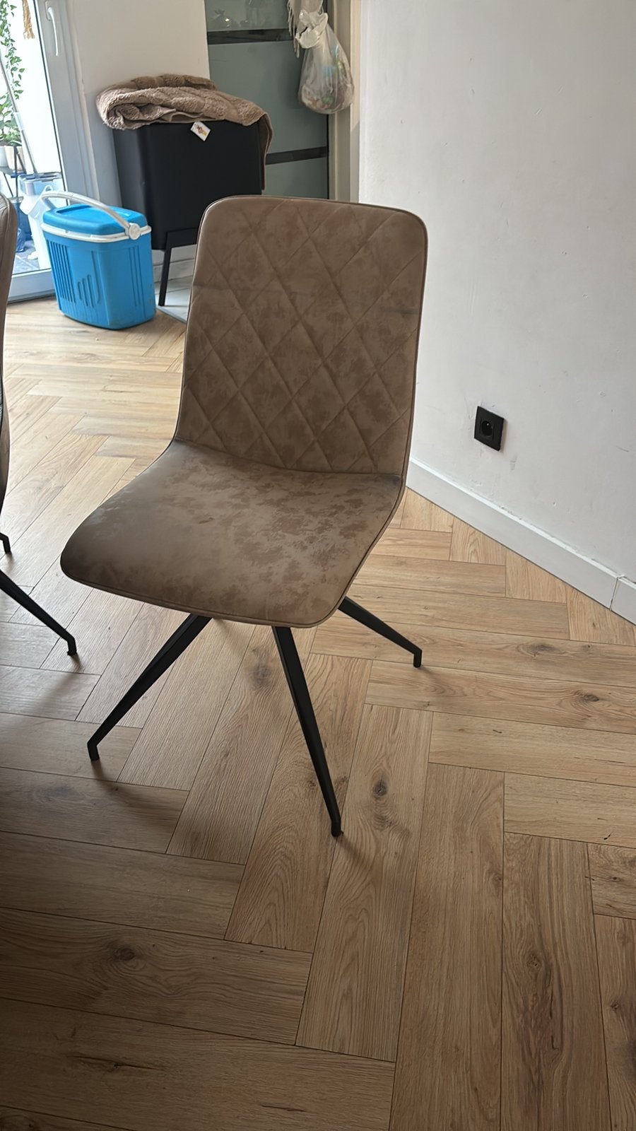 Nieuwe eetstoelen in doos, Huis en Inrichting, Ophalen of Verzenden, Nieuw, Overige kleuren, Vier