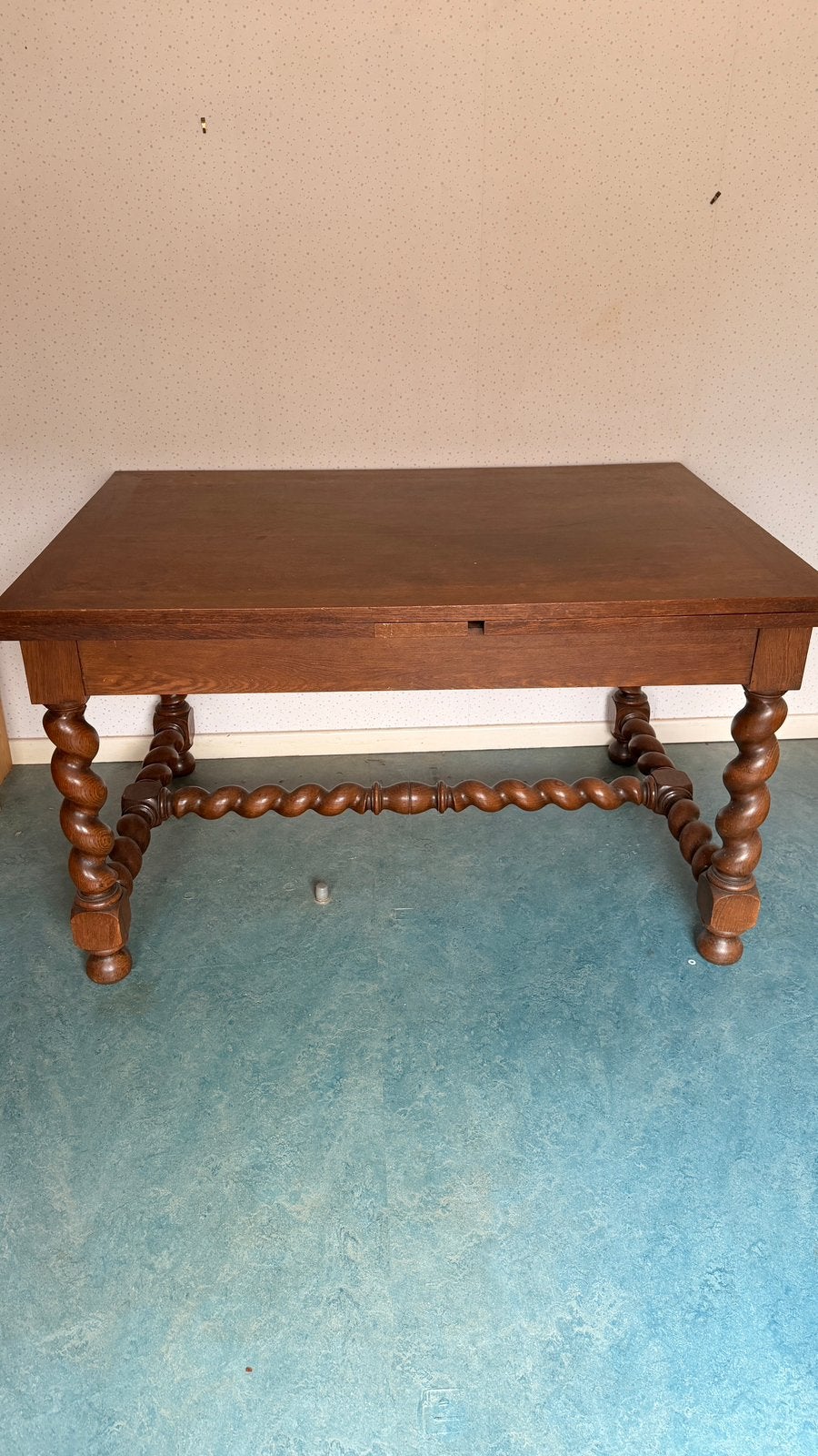 Uitschuifbare eiken eettafel met gedraaide poten, Antiek en Kunst, Ophalen