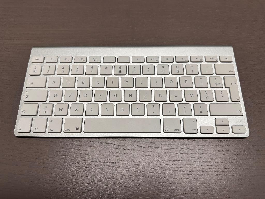 Apple Wireless Keyboard A1314 — Bluetooth, AZERTY, Computers en Software, Toetsenborden, Nieuw, Azerty, Draadloos, Ergonomisch