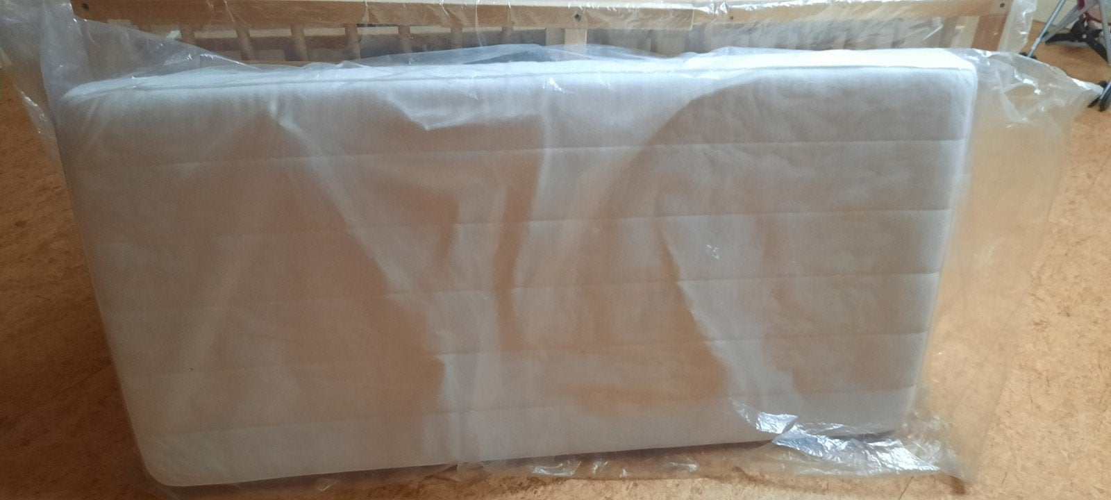 lit bébé + matelas en bon état., Enlèvement