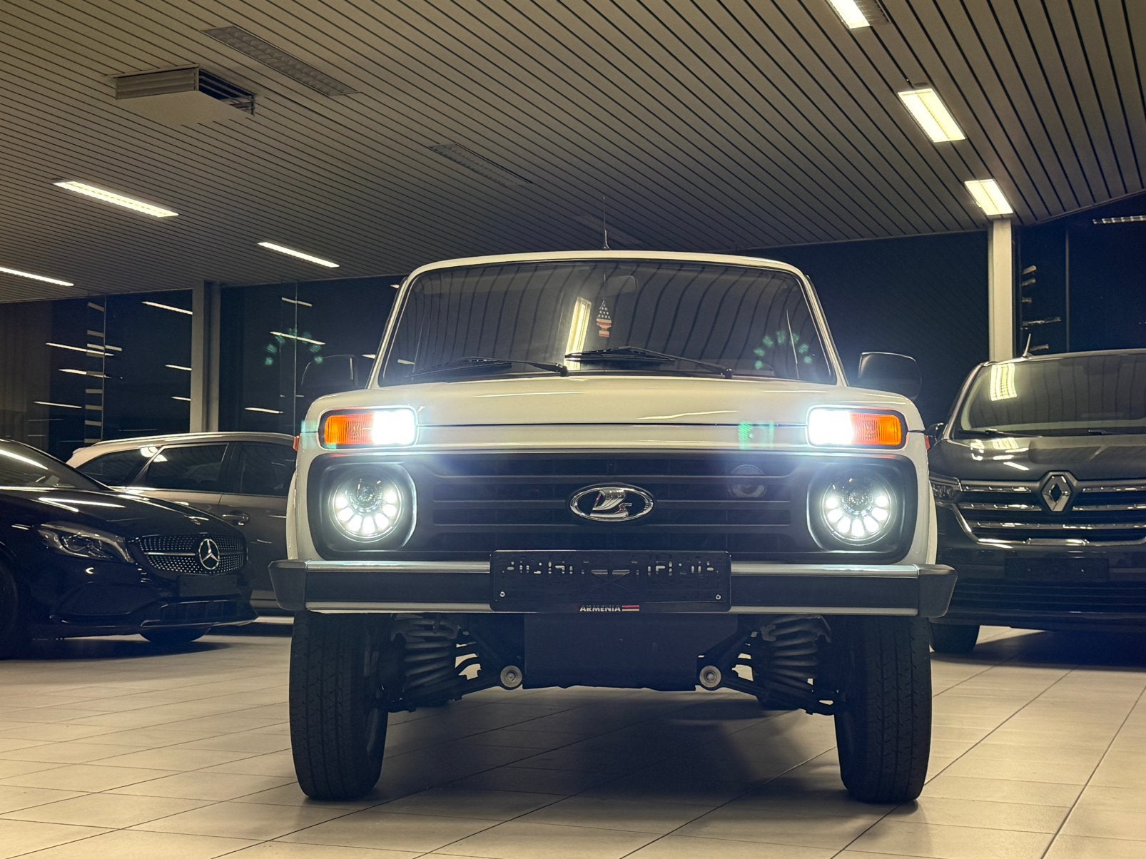Lada Niva 4x4 1.7i Benzine 61kW Euro 5, Auto's, Euro 5, Niva, Handgeschakeld, Particulier
