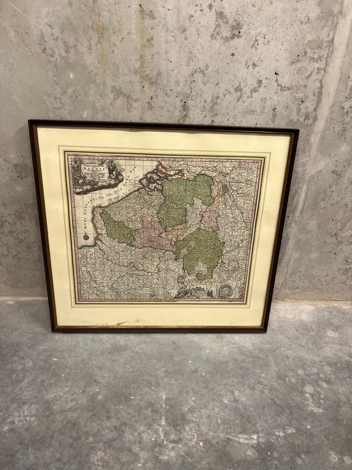 Grote ingelijste Landkaart Antiek Belgie, Ophalen of Verzenden