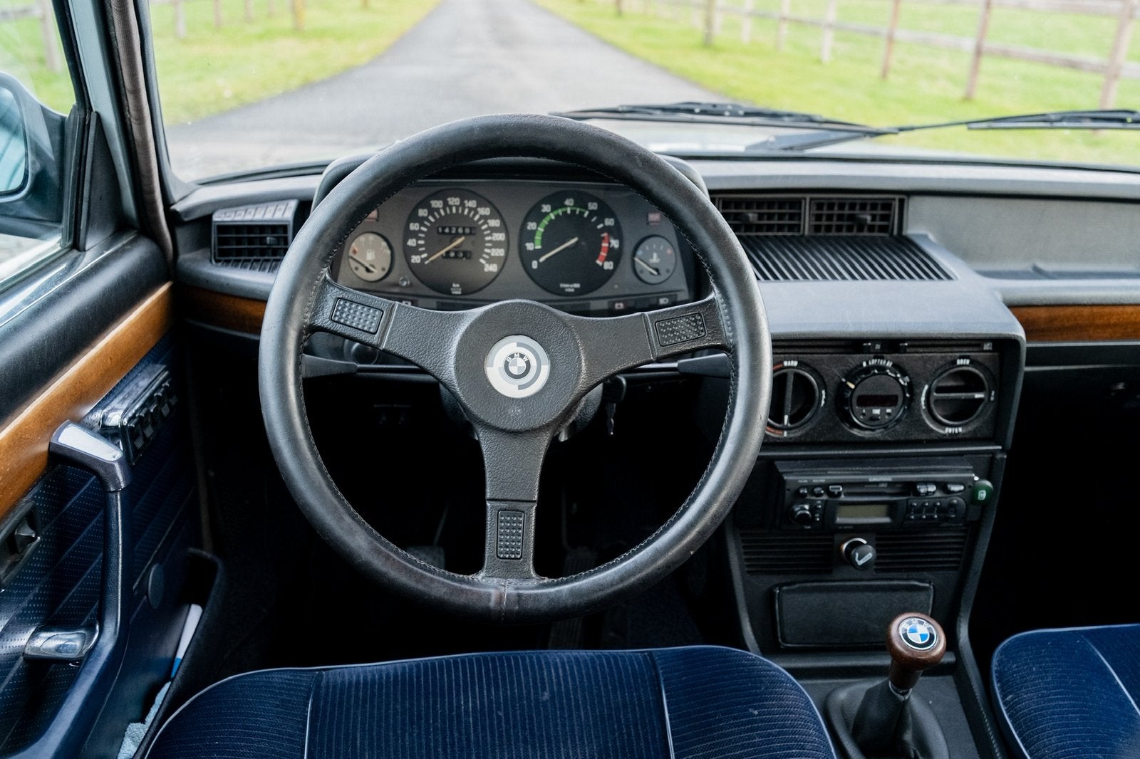 BMW 528i Manuel - 1981, 127 kW, 2788 cm³, 4 portes, Entreprise