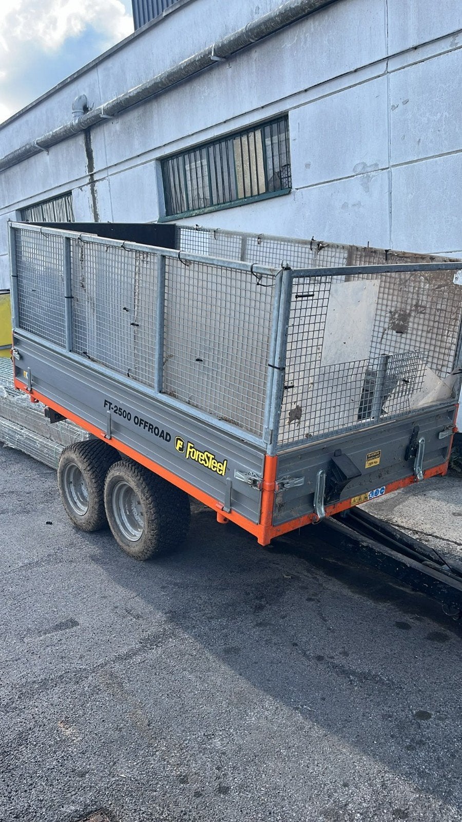 Hydraulische tri-dump-aanhangwagen van Foresteel, Ophalen, Gebruikt