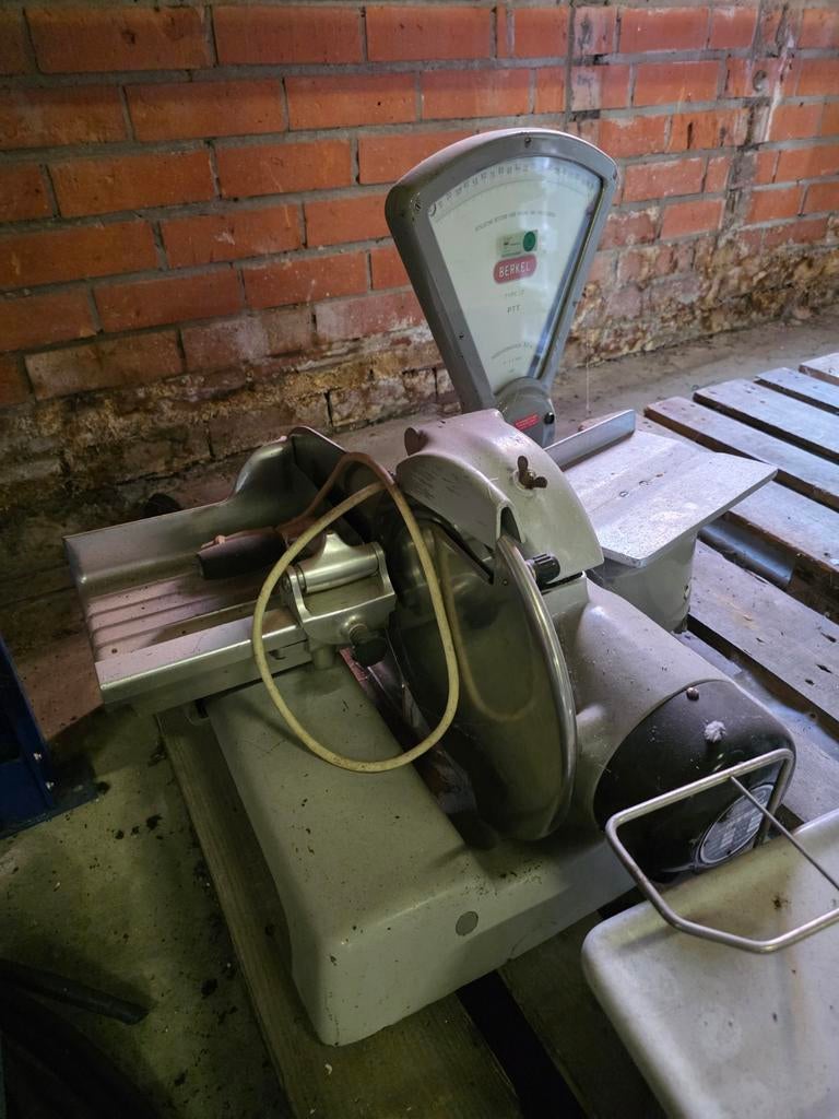 Berkel vleeswarenmachine, Ophalen