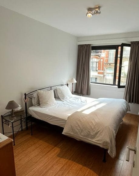 Hemelbed met bijzettafeltjes - romantische stijl, Gris, Comme neuf, Enlèvement, 180 cm