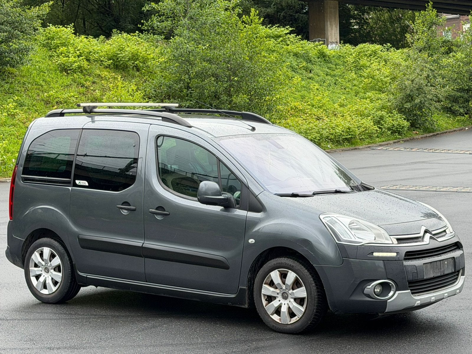 Citroën Berlingo XTR 2014 1.6 diesel 68 kW 240000 km, Auto's, Citroën, Euro 5, Monovolume, Parkeersensor, Berlingo