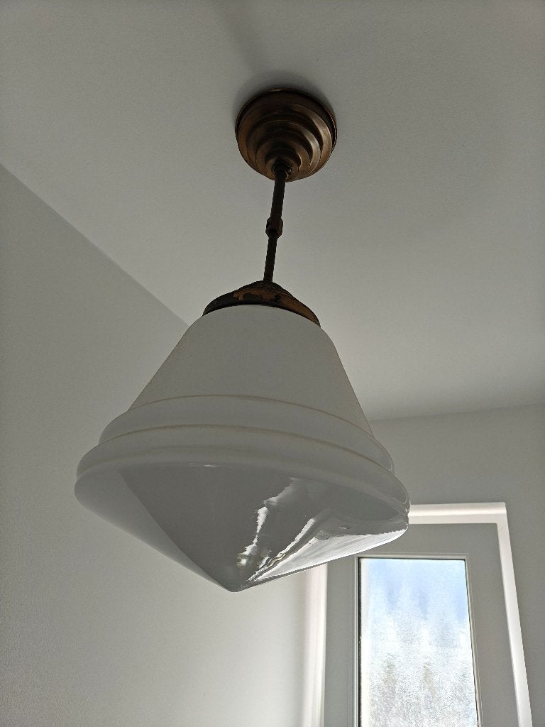 Elegante art-deco hanglamp met opaalwitte glazen kap, Antiek en Kunst, Antiek | Verlichting, Ophalen