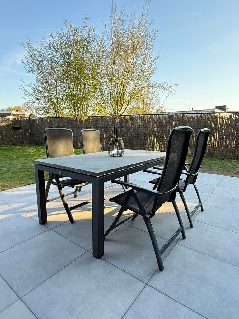 Stijlvolle tuintafel + 4 verstelbare tuinstoelen - €195, Tuin en Terras, Tuinsets en Loungesets, Ophalen, Zo goed als nieuw
