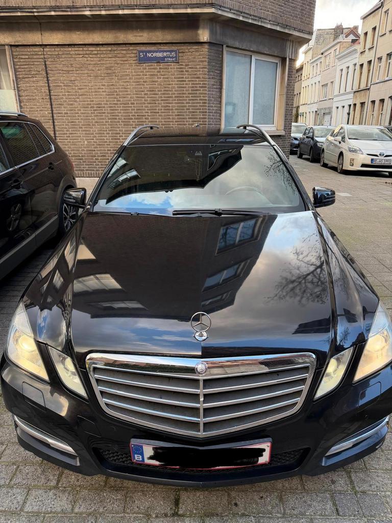 Mercedes-Benz E Class E200, Auto's, Achterwielaandrijving, Zwart, Leder en Stof, Zwart
