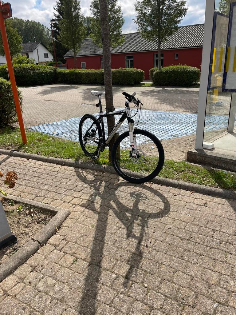 Fiets te koop een trek, Fietsen en Brommers, Ophalen, Zo goed als nieuw
