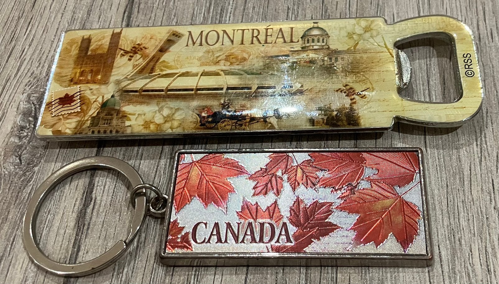 PORTE CLEF + OUVRE BOUTEILLE AVEC AIMANT (CANADA), Collections, Porte-clés, Enlèvement, Comme neuf