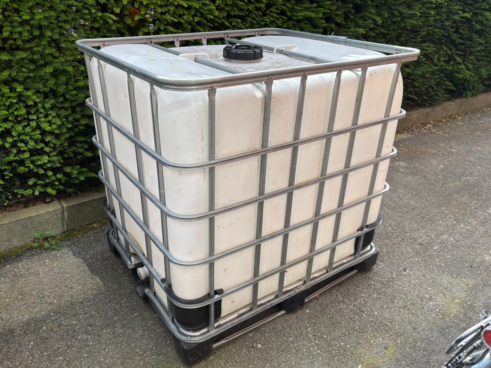 Watervat 1000 liter, Ophalen, Zo goed als nieuw, Met kraantje