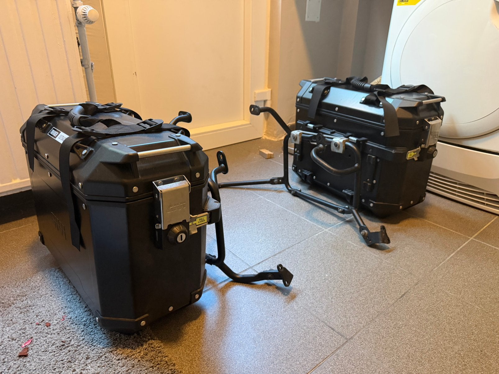 Suport + valise givi trekker, Motos, Accessoires | Valises & Sacs, Enlèvement, Comme neuf