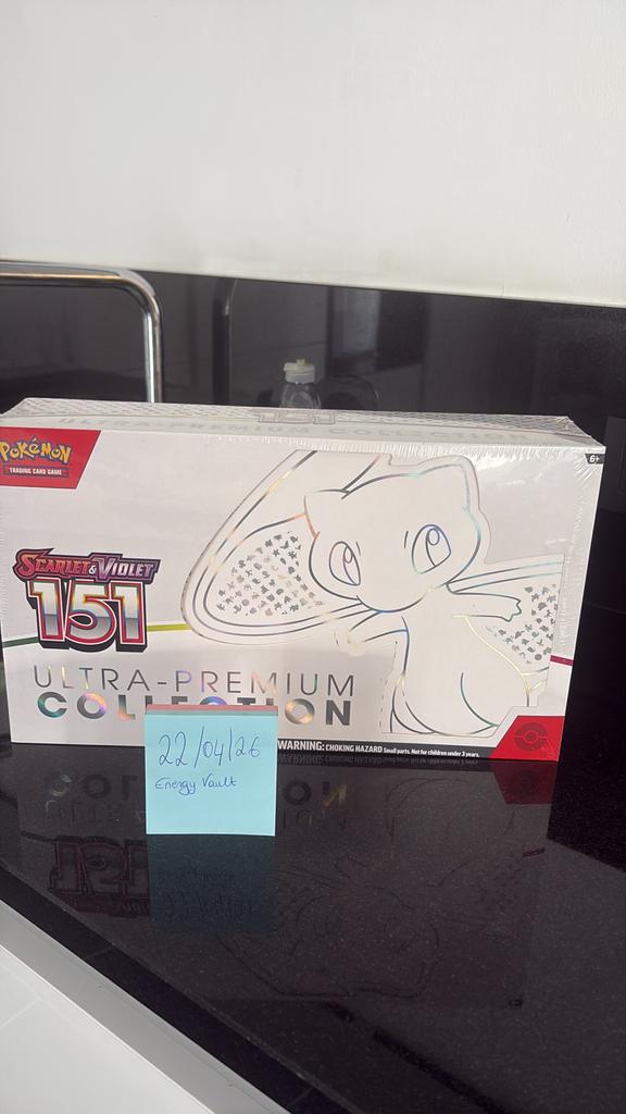 151 ultra premium collection pokémon, Ophalen of Verzenden, Zo goed als nieuw