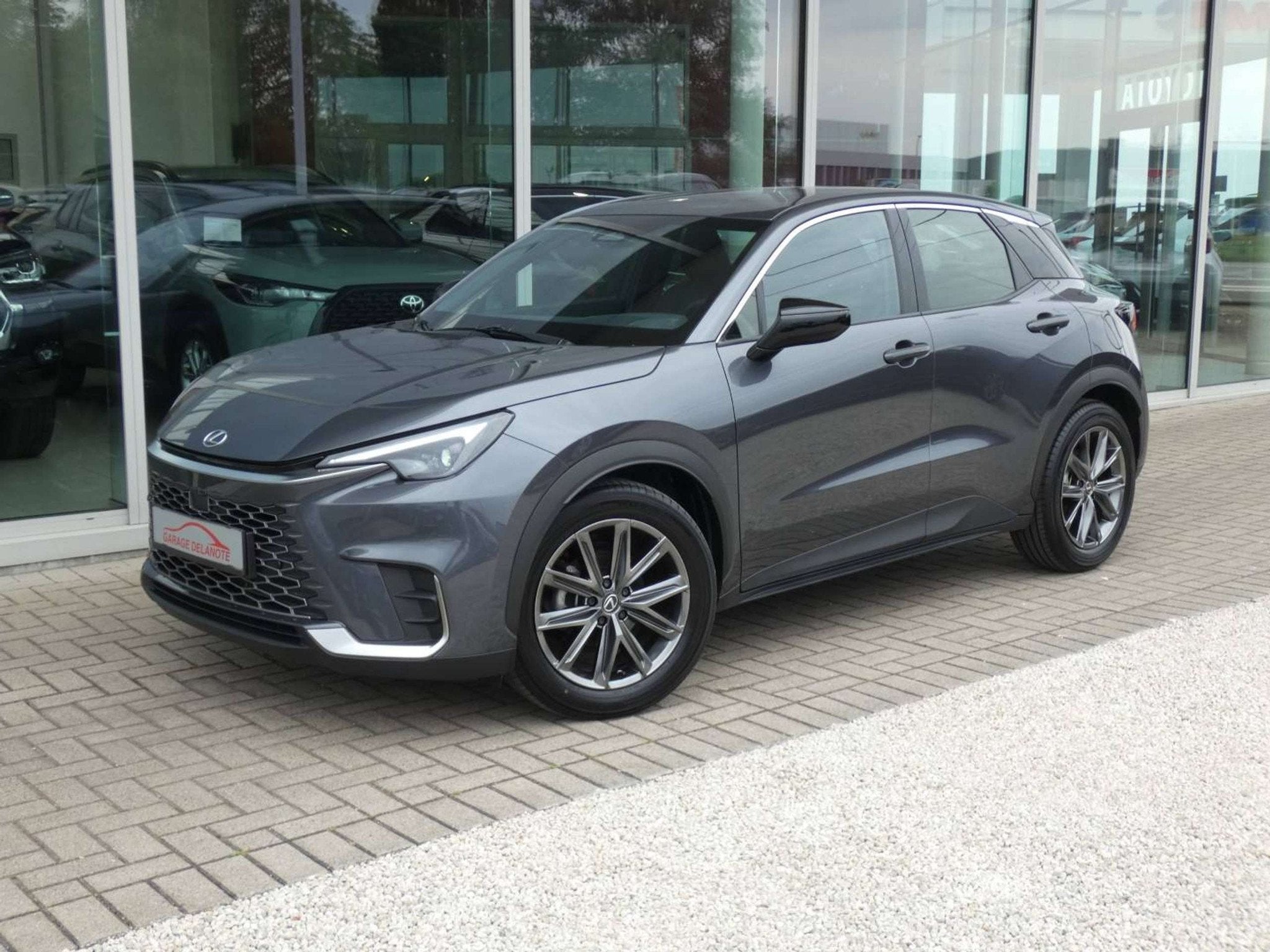 Lexus LBX Hybrid RELAX +LEDER +Elektrische zetel +Stoelmemor, Autos, Lexus, Argent ou Gris, Achat, 1280 kg, Entreprise