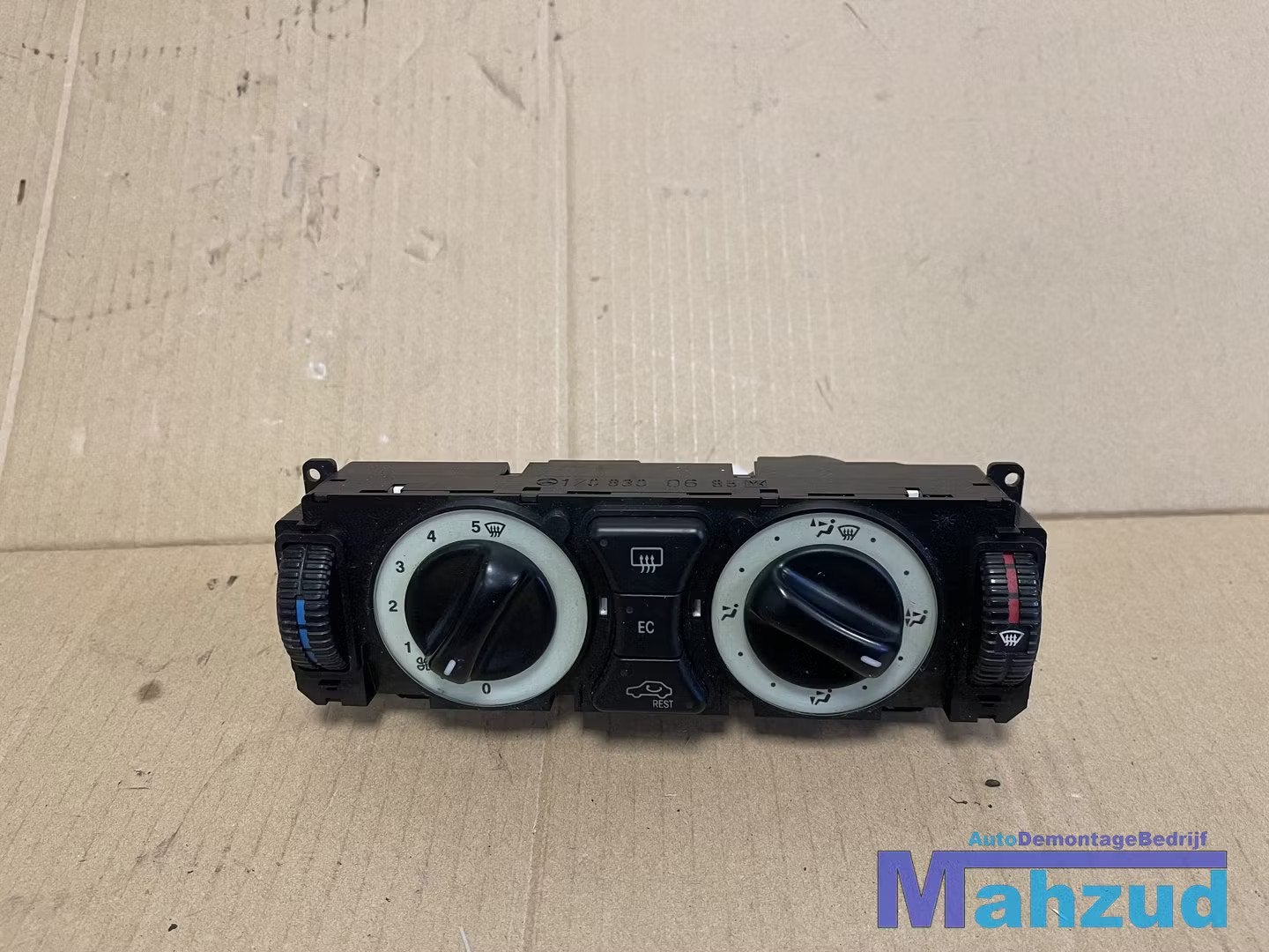 mercedes slk r170 kachel bedieningspaneel 1708300685, Auto-onderdelen, Gebruikt, Mercedes-Benz AG, Mercedes-Benz, Mercedesstrasse 120
70372  Stuttgart, DE
