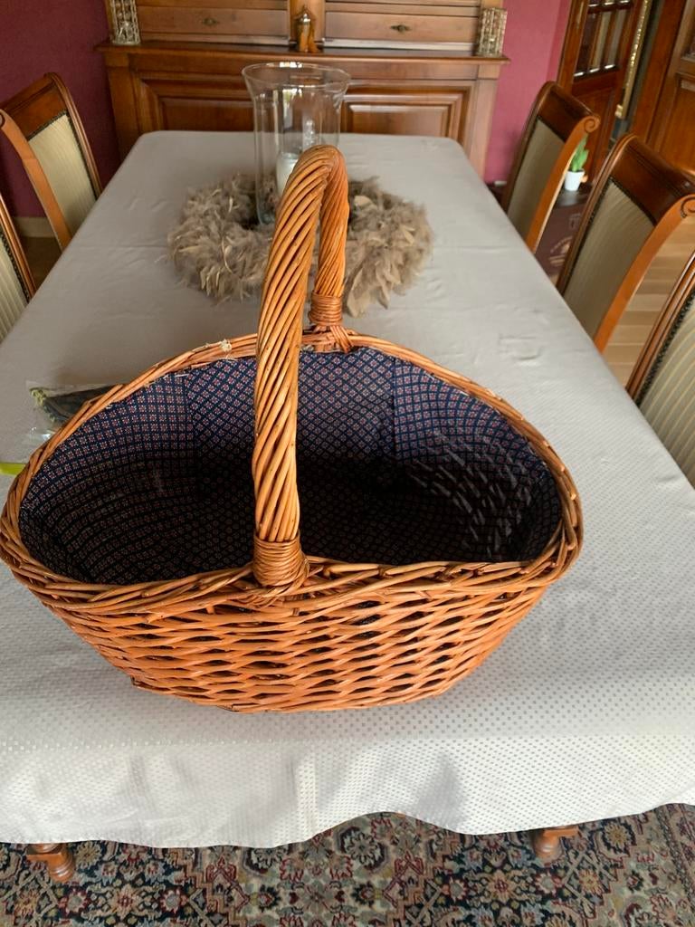 Mooie gevoerde grote mand!, Hobby en Vrije tijd, Picknickmanden, Ophalen, Zo goed als nieuw