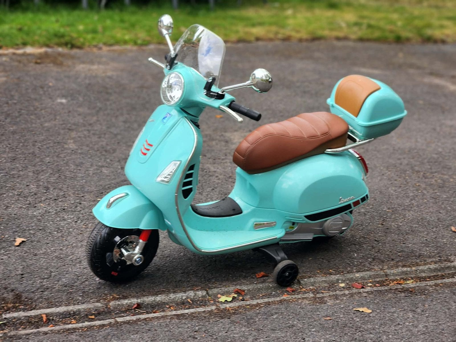 Kindervespa 12v, Ophalen, Zo goed als nieuw