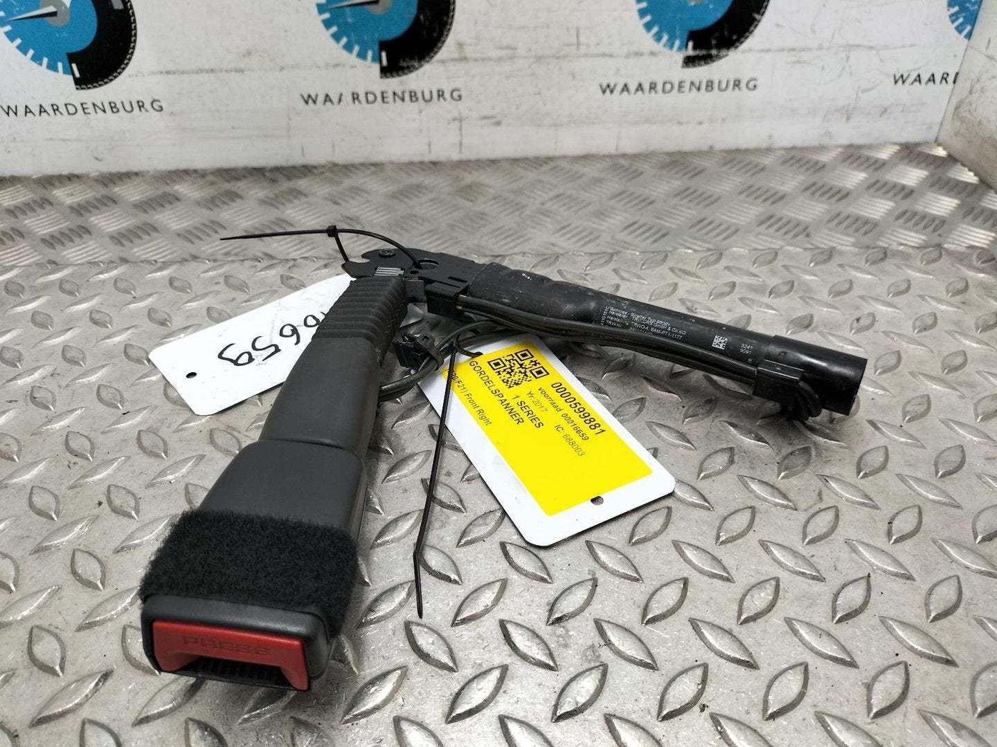 BMW 1 SERIES F20LCI M140I ENGELS VOERTUIG GORDELSPANNER 3411, Enlèvement ou Envoi, Utilisé, ARN reconnu