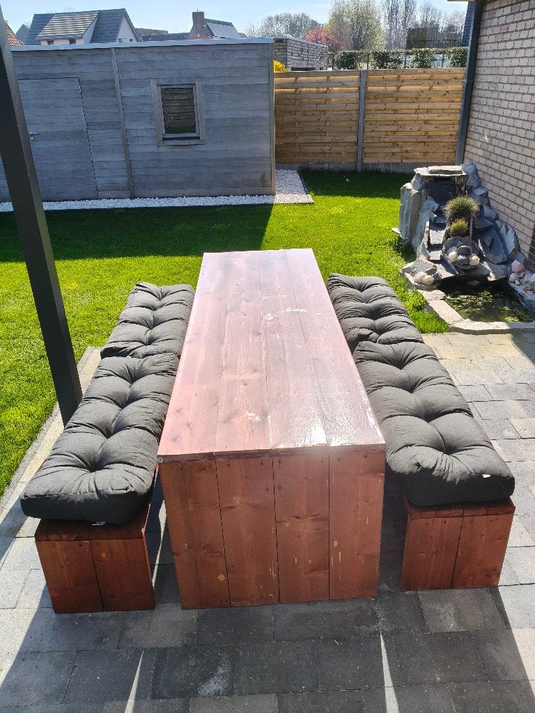 Degelijke tuintafel compleet, Ophalen