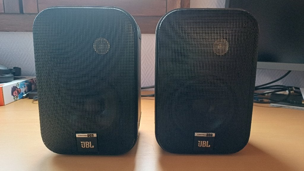 2 JBL-luidsprekers — Control One, Audio, Tv en Foto, Luidsprekerboxen, Zo goed als nieuw, Overige typen, JBL, Ophalen
