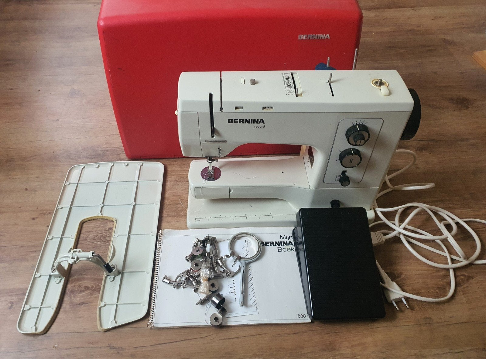 Bernina Record 830 naaimachine, Ophalen, Naaimachine, Bernina