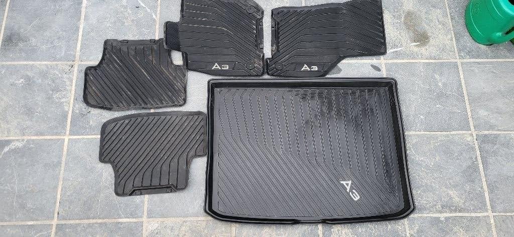 jeu hiver de 4 paillassons et 1 couverture de coffre Audi A3, Enlèvement, Utilisé
