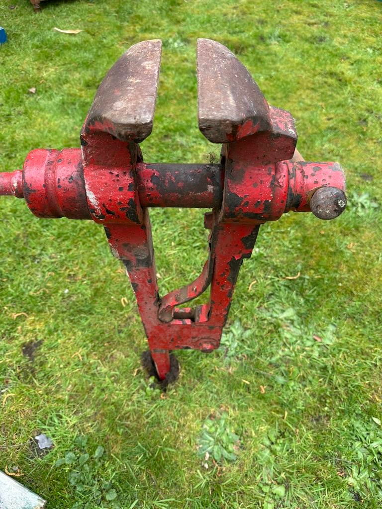 Oude zware bankschroef, Antiek en Kunst, Antiek | Gereedschap en Instrumenten, Ophalen