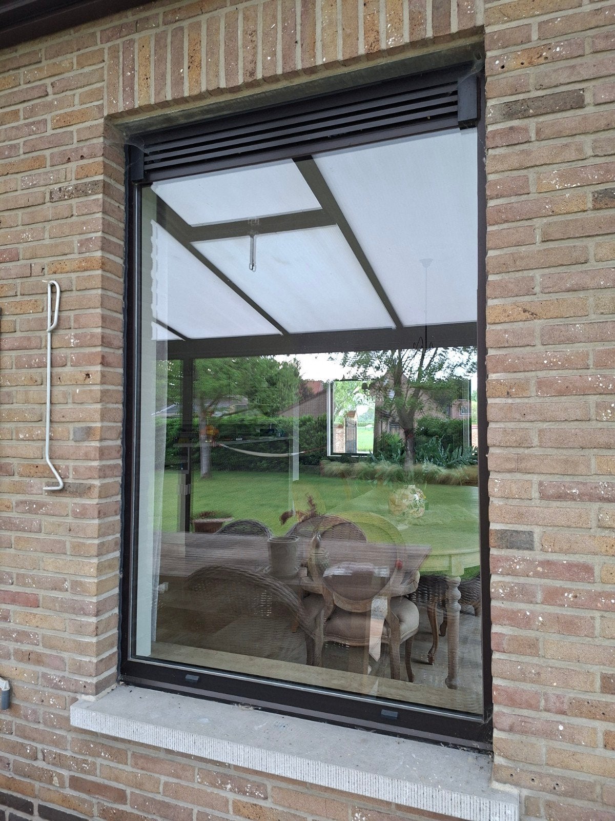Vast raam aluminium zwartbruin, Ophalen, Aluminium