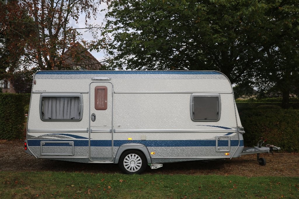 Caravan Fendt 470, Grand lit, Jusqu'à 4, 4 à 5 mètres, Particulier