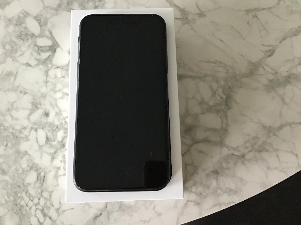 iPhone, Telecommunicatie, 80 %, Gebruikt, Zwart, 64 GB
