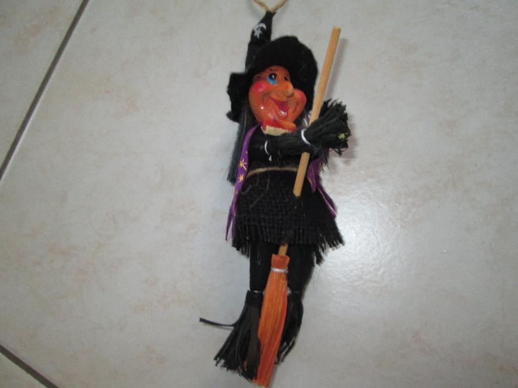 Halloween : Sorcière avec balai, Enlèvement, Comme neuf, Décoration